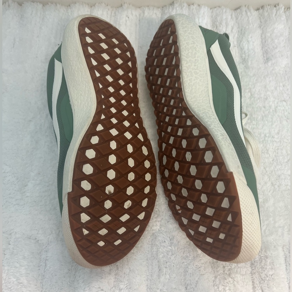 Vans women’s size 8 green - Picture 2 of 3